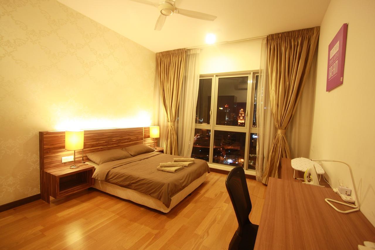 Amazing Rooftop View At Regalia Apartment
