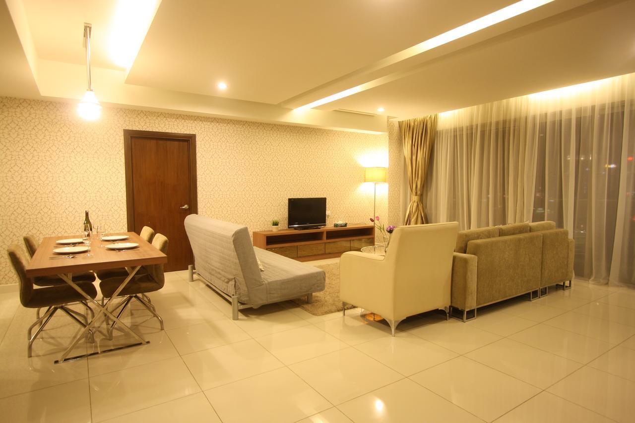 Amazing Rooftop View At Regalia Apartment *