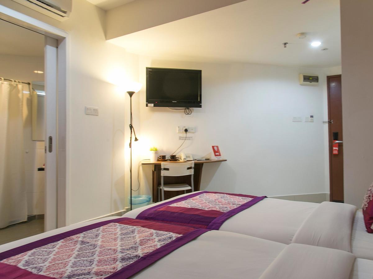 Oyo 180 V Hotel 2*