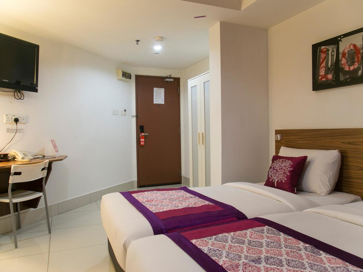 Oyo 180 V Hotel