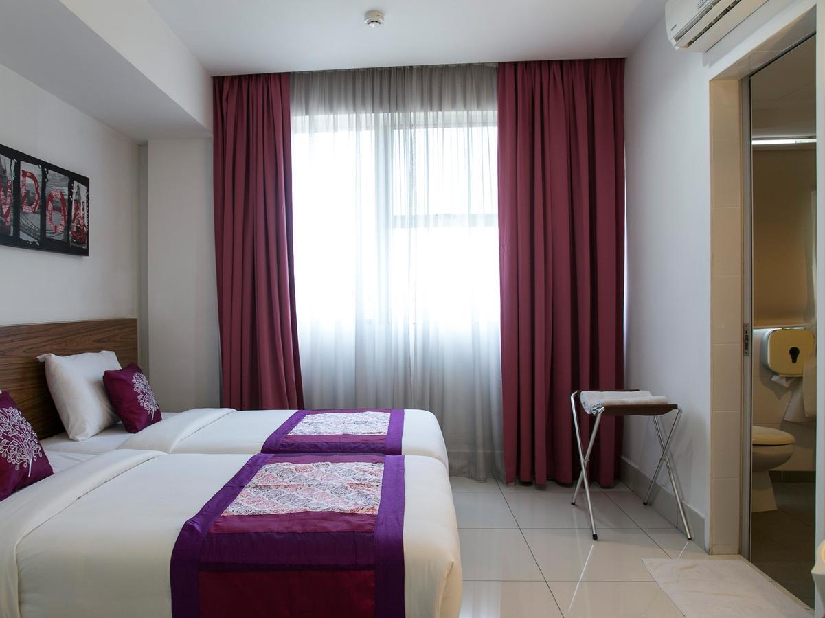 Oyo 180 V Hotel 2*