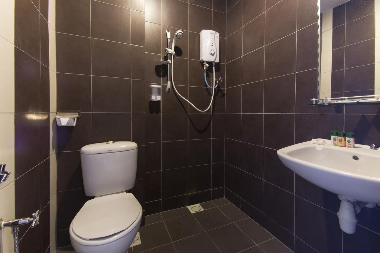Hotel Oyo 182 Simms Grand 2*