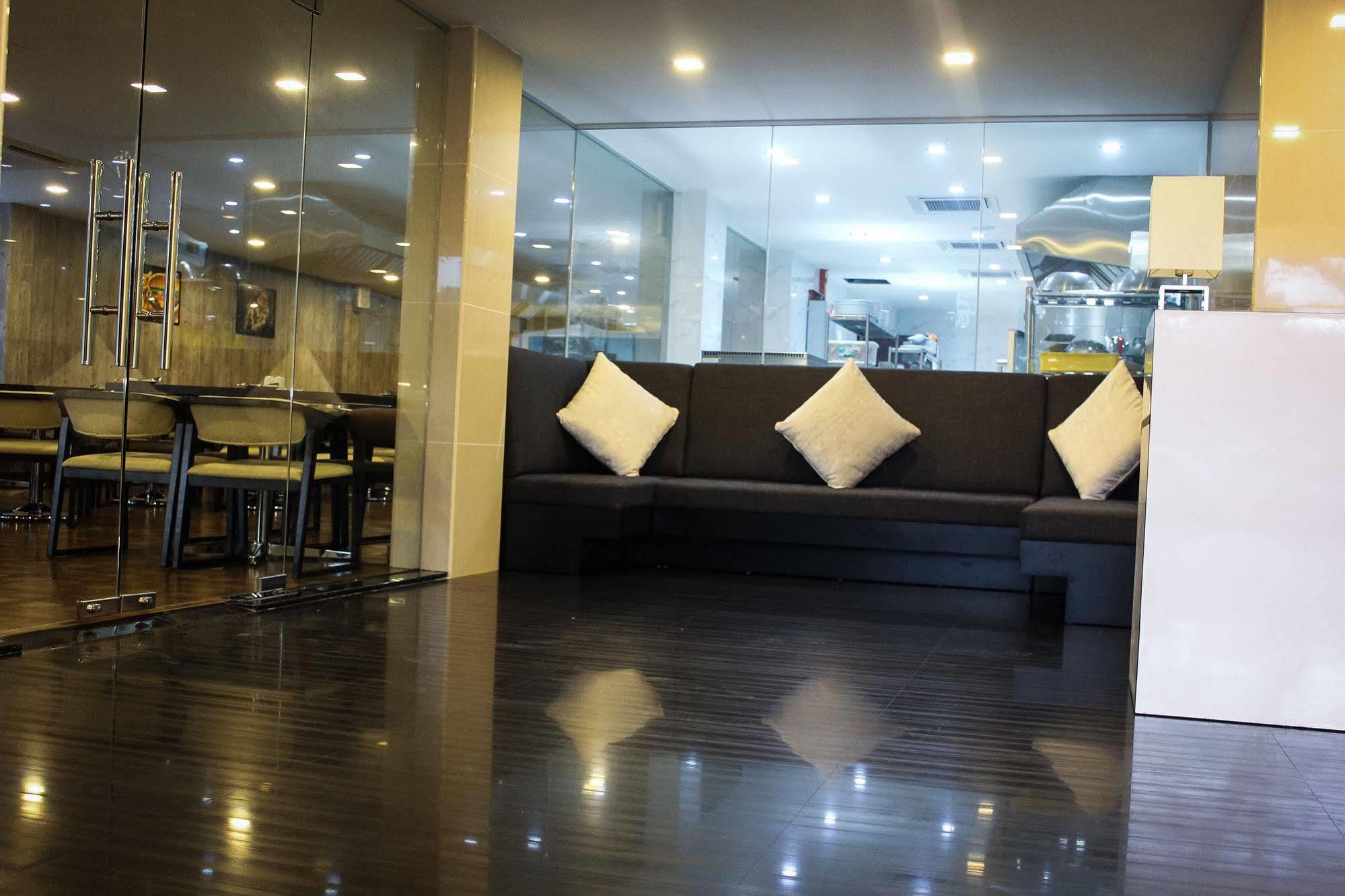Bryqs Hotel 3*