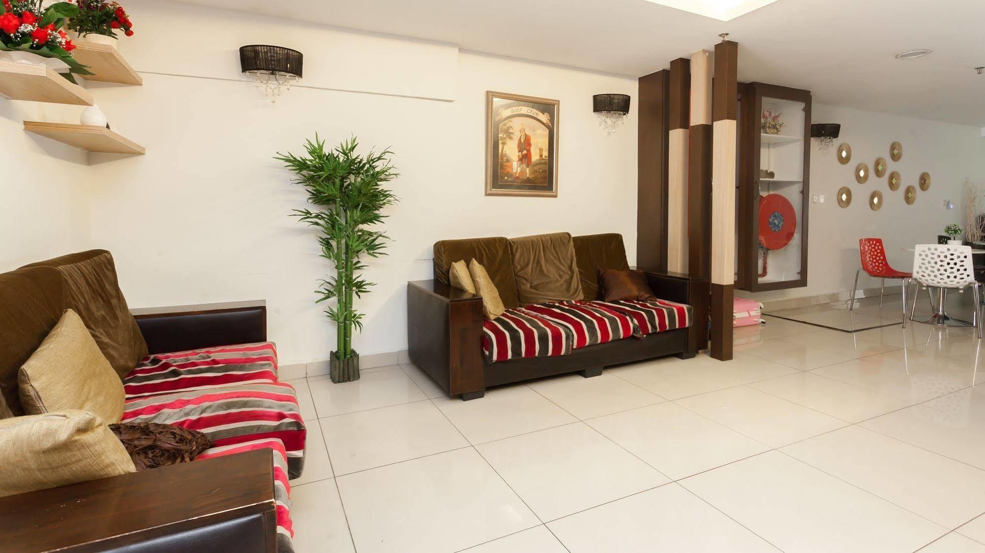 Hotel Oyo 182 Simms Grand