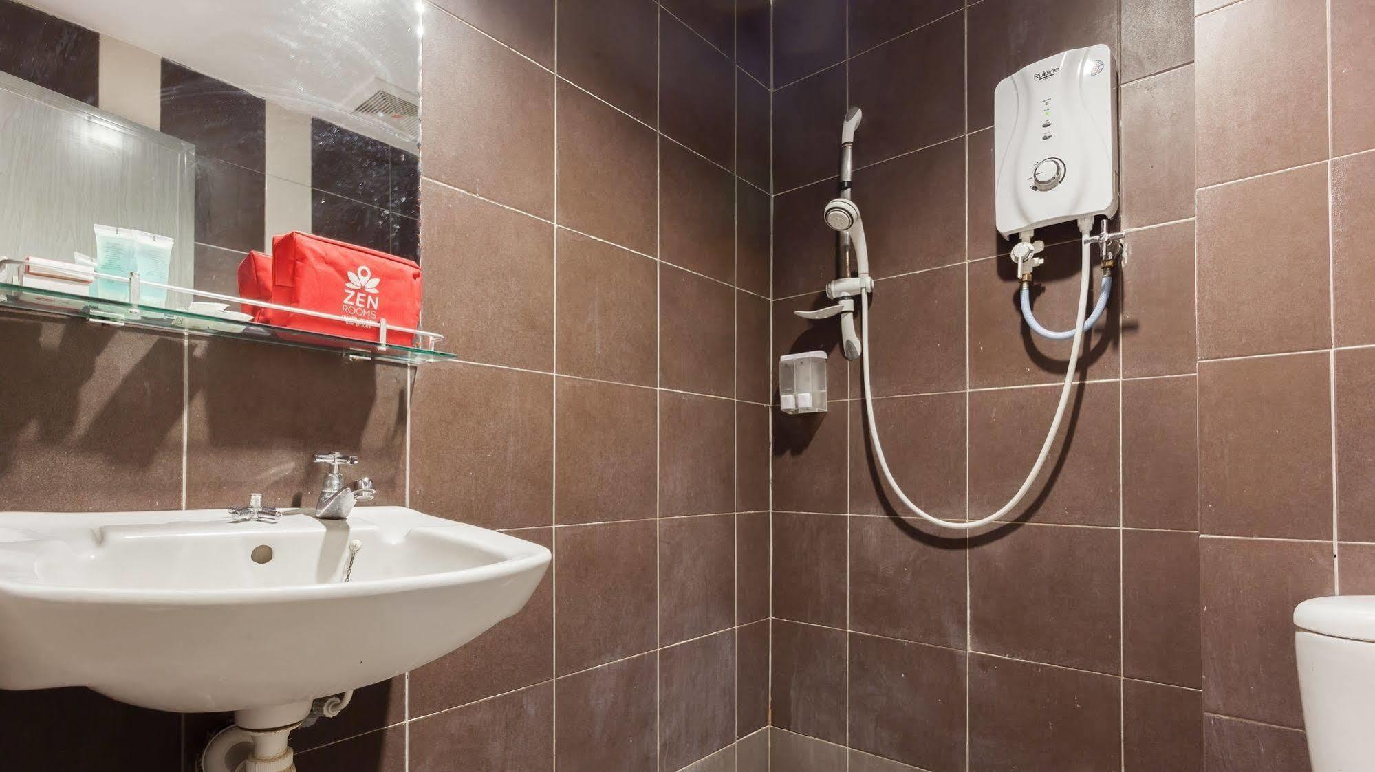 Hotel Oyo 182 Simms Grand