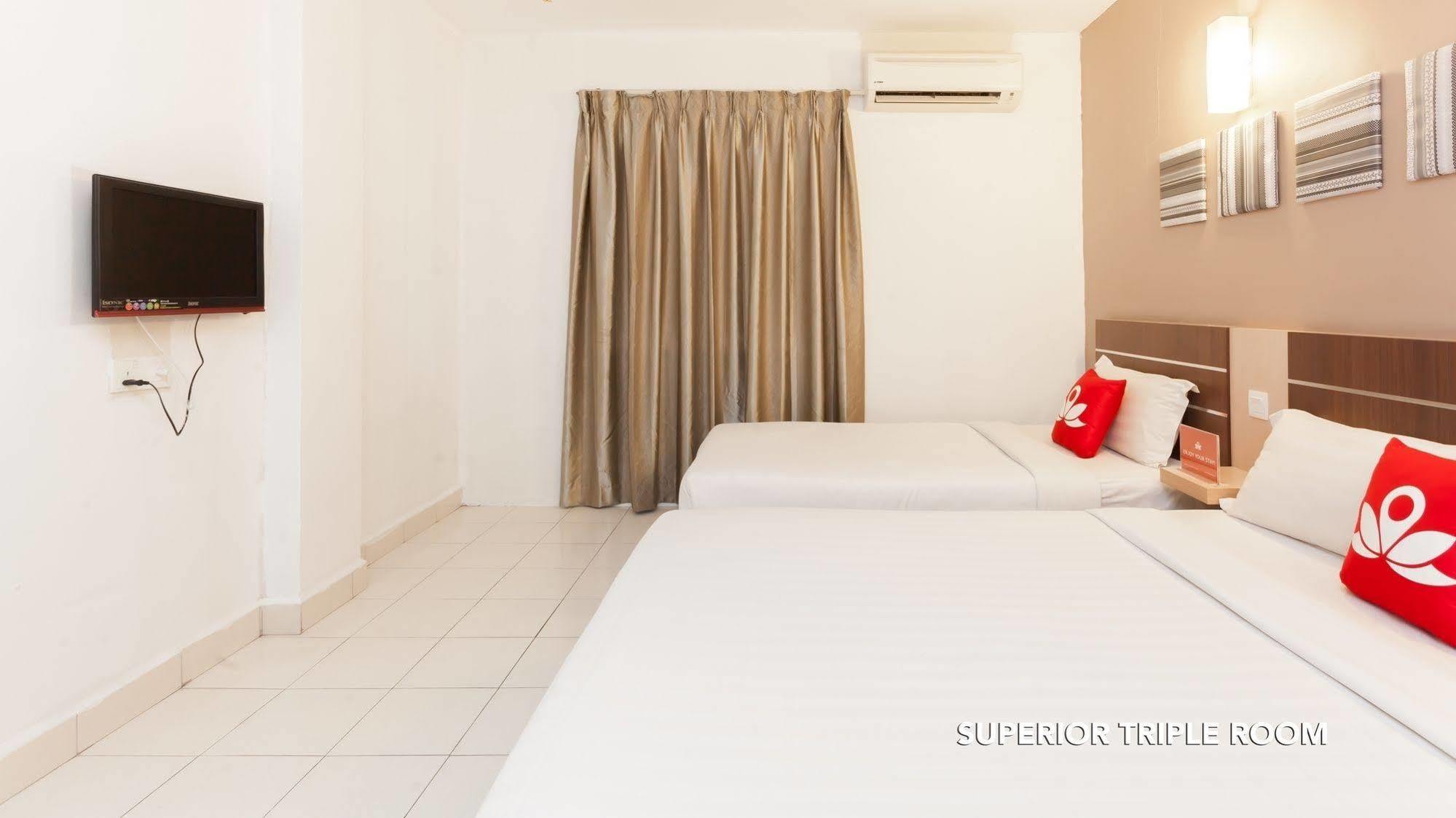 Hotel Oyo 182 Simms Grand