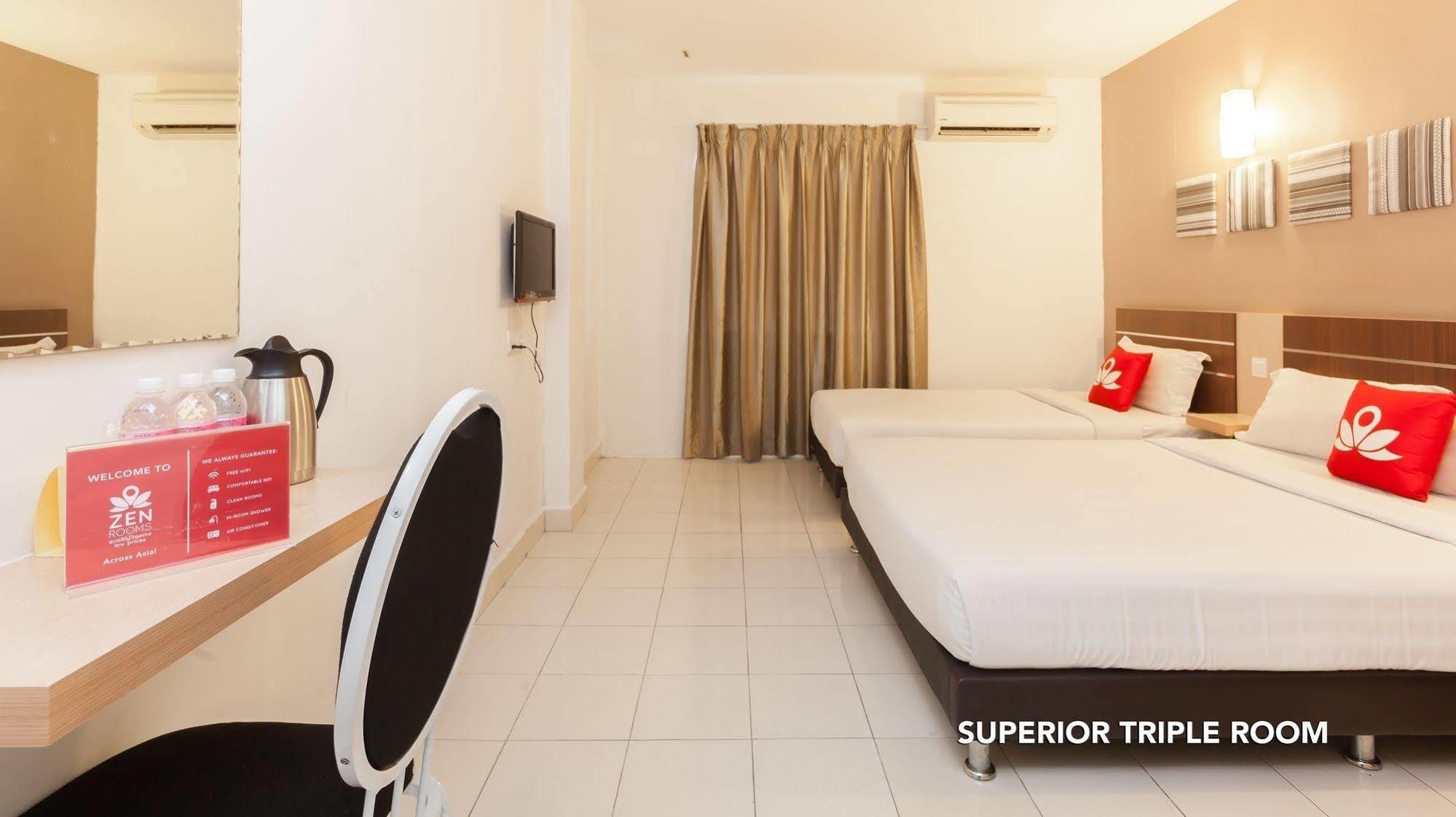 Oyo 182 Simms Grand Hotel