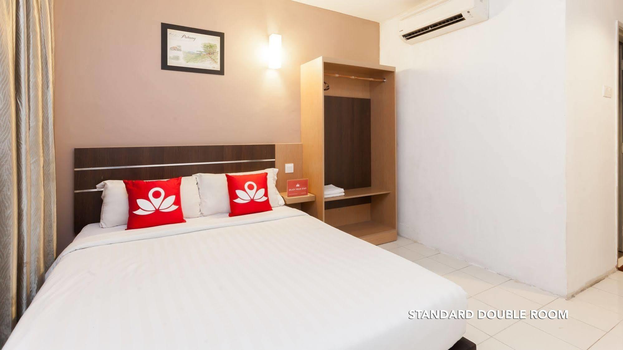 Oyo 182 Simms Grand Hotel