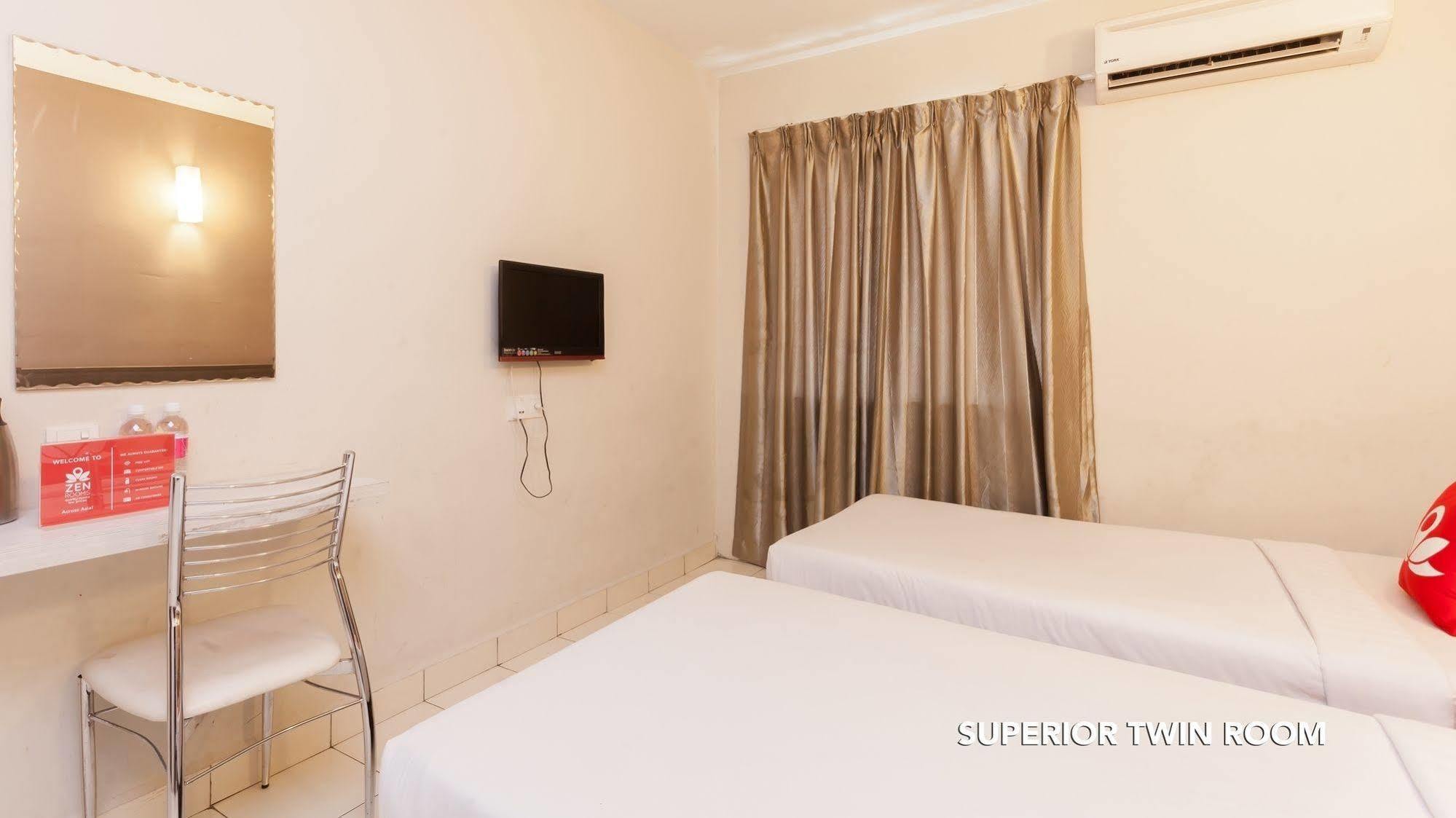 Oyo 182 Simms Grand Hotel