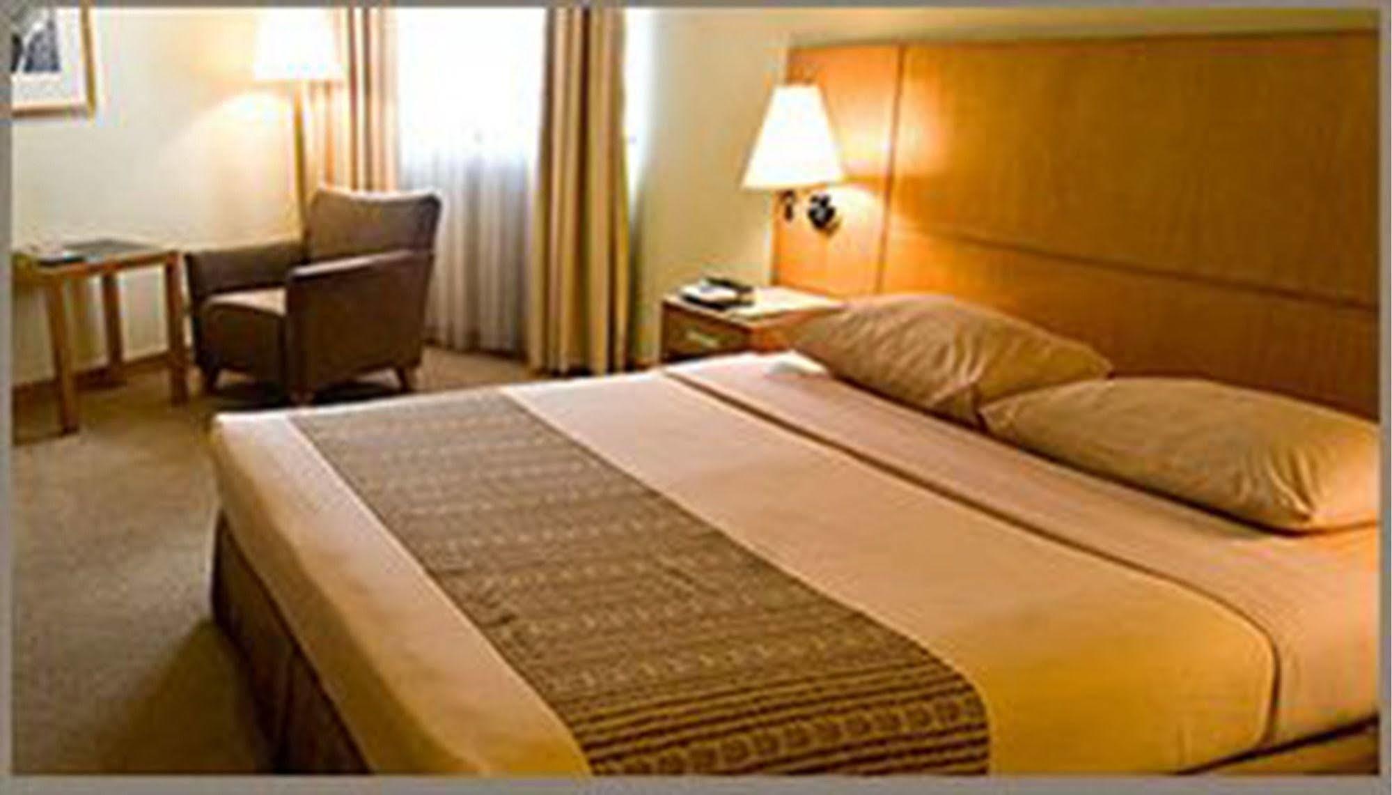 Plaza Grand Hotel 3*