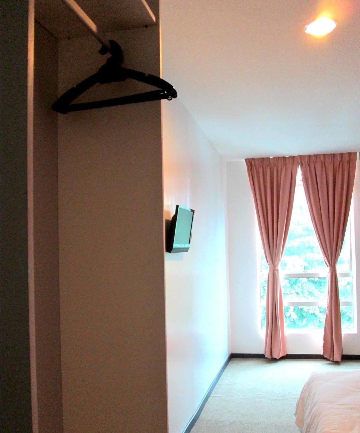 Lucky 11 Hotel 2*
