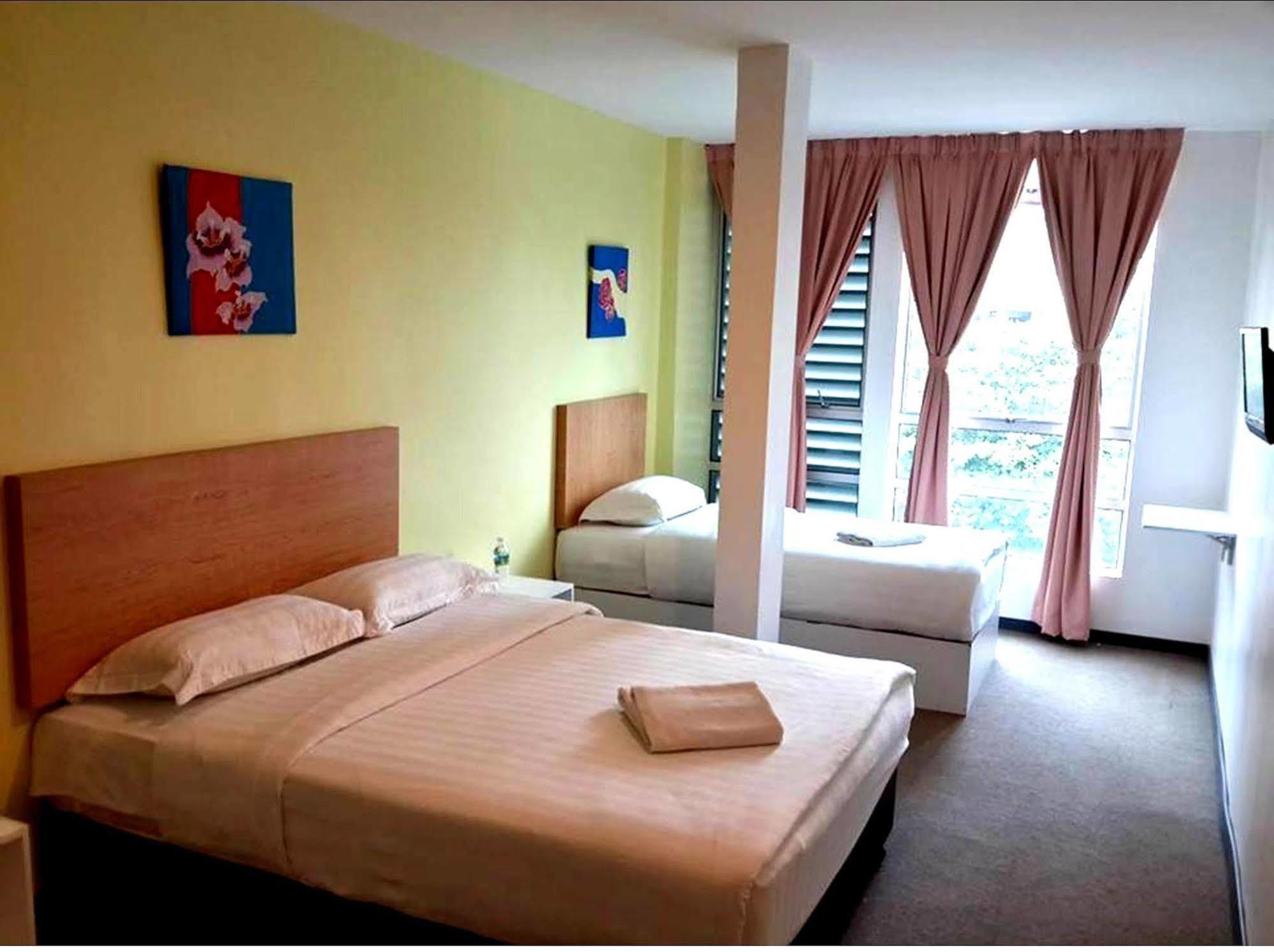 Lucky 11 Hotel 2*