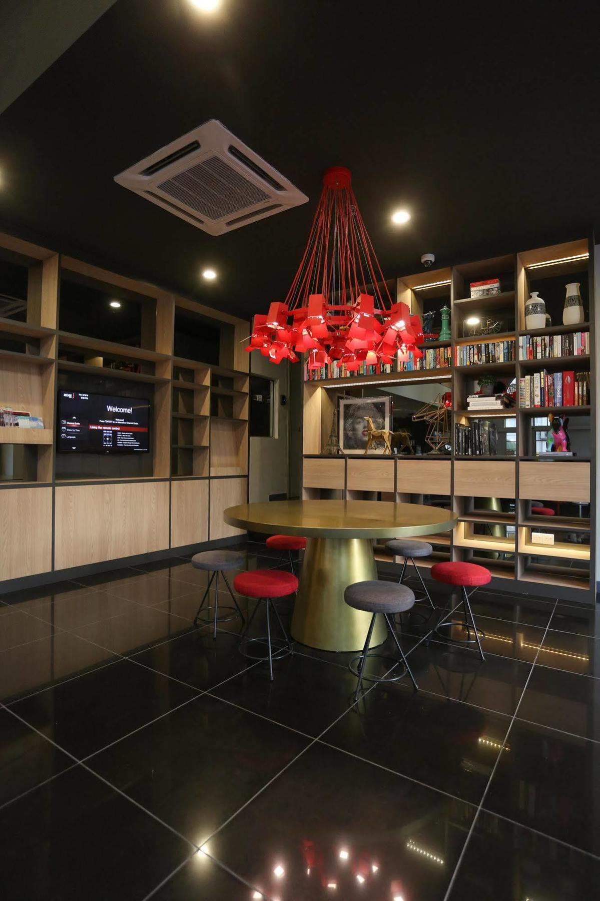 Khách sạn Avenue J Hotel, Market