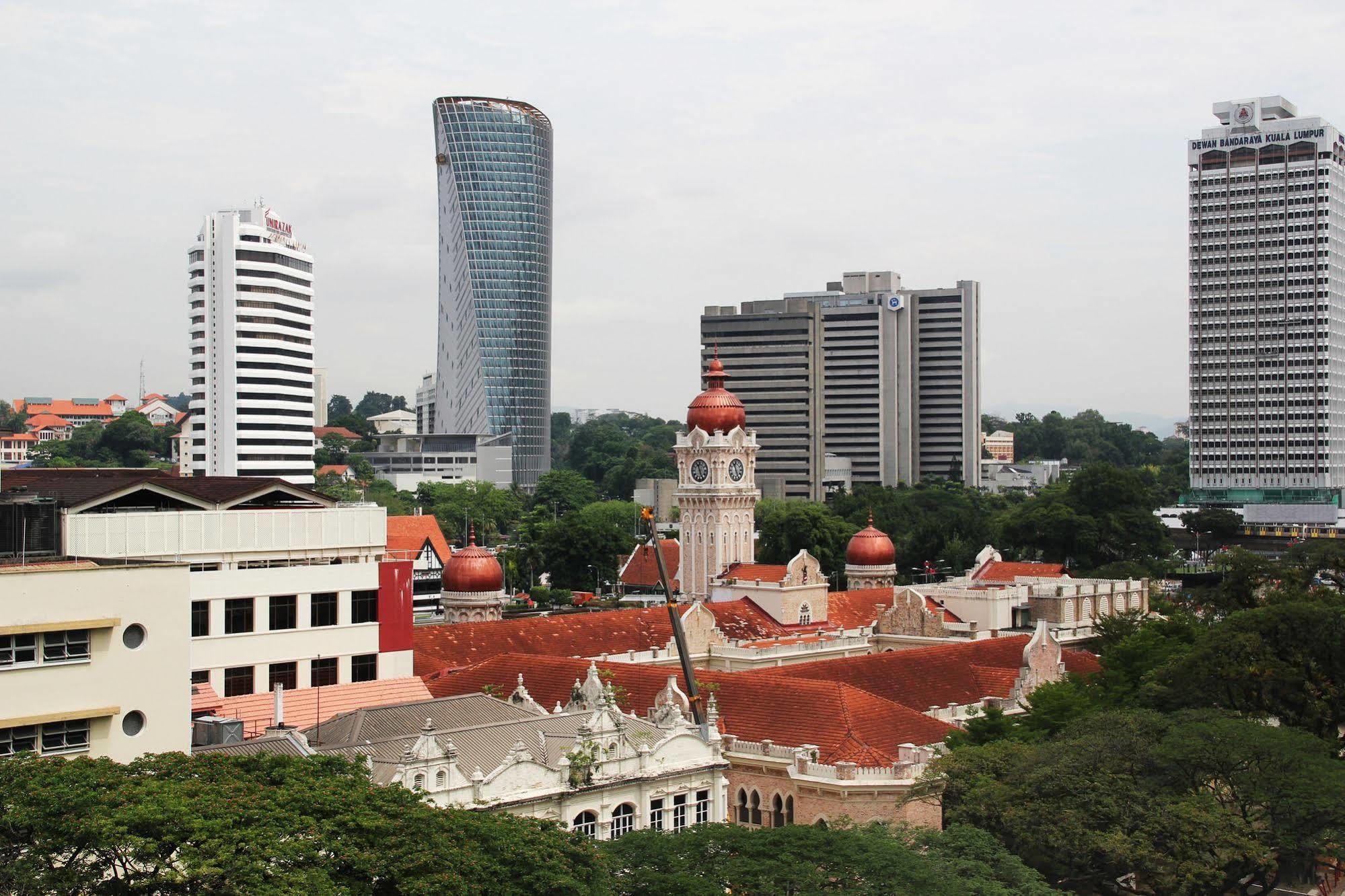 Avenue J Hotel, Market