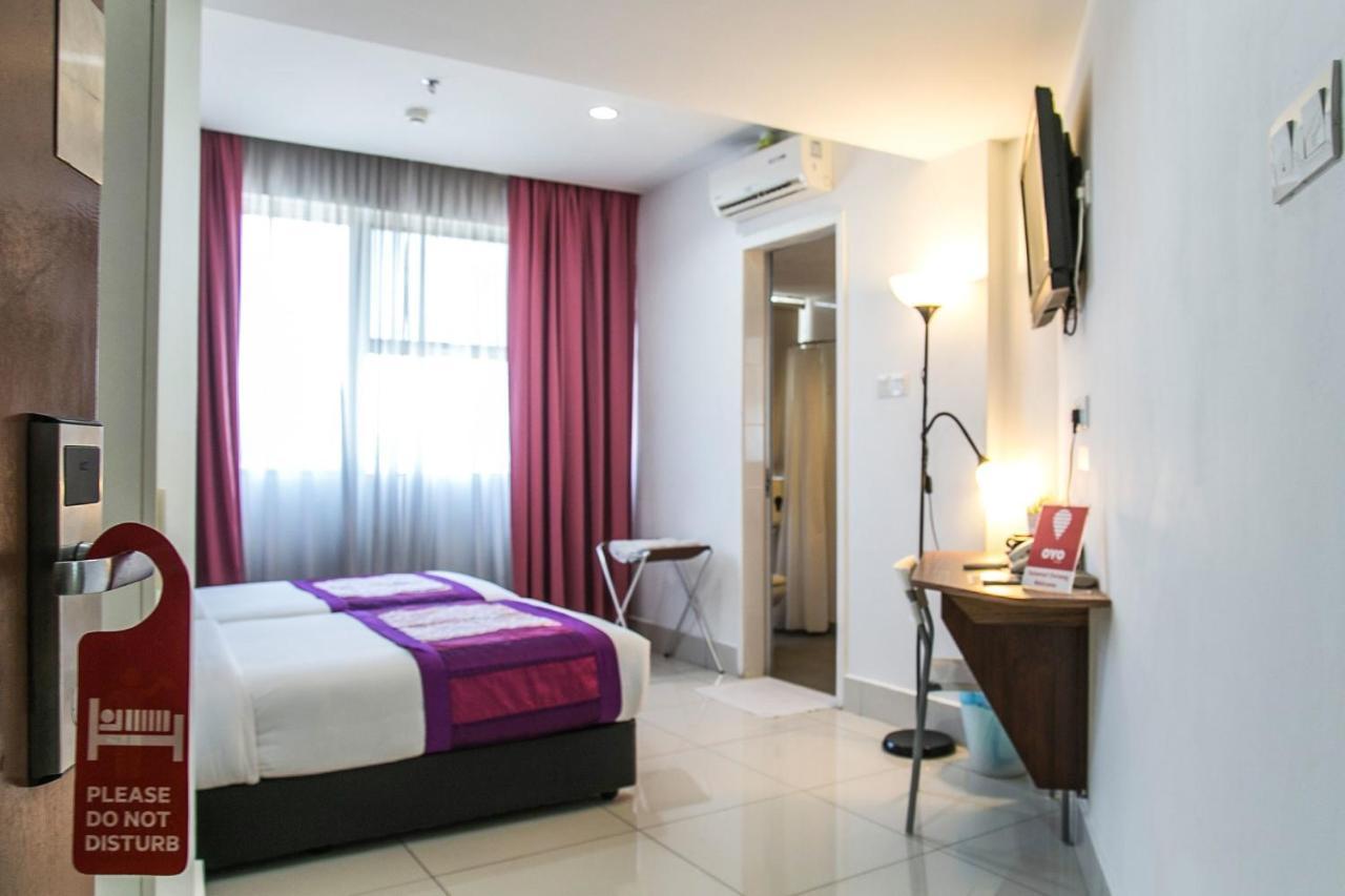 Oyo 180 V Hotel