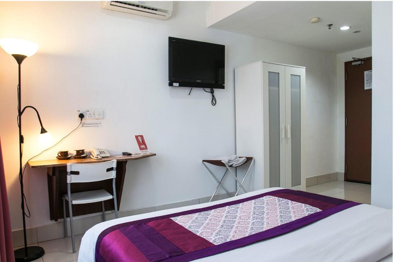 Oyo 180 V Hotel
