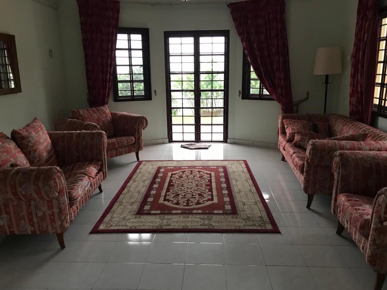 Alimah -ttdi Sg Penchala Homestay *