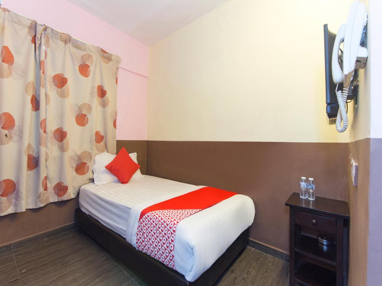 Oyo 172 Spring Hotel 2*