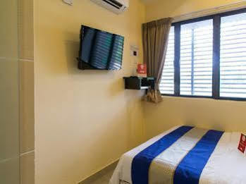 Oyo 220 Sri Maluri Hotel 2*