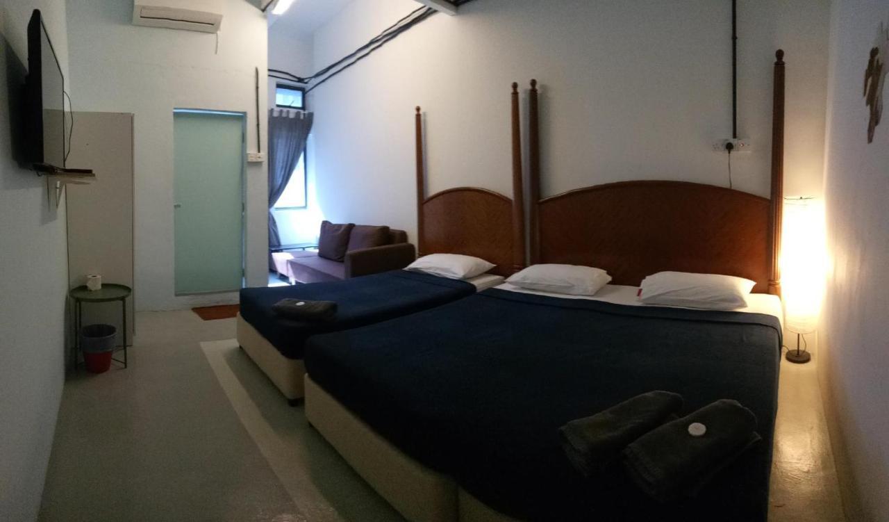 Hawk & Hostel *