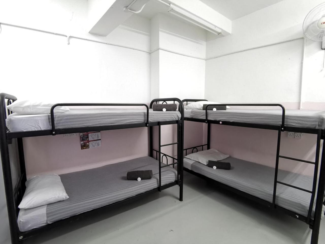 Hostel Hawk &