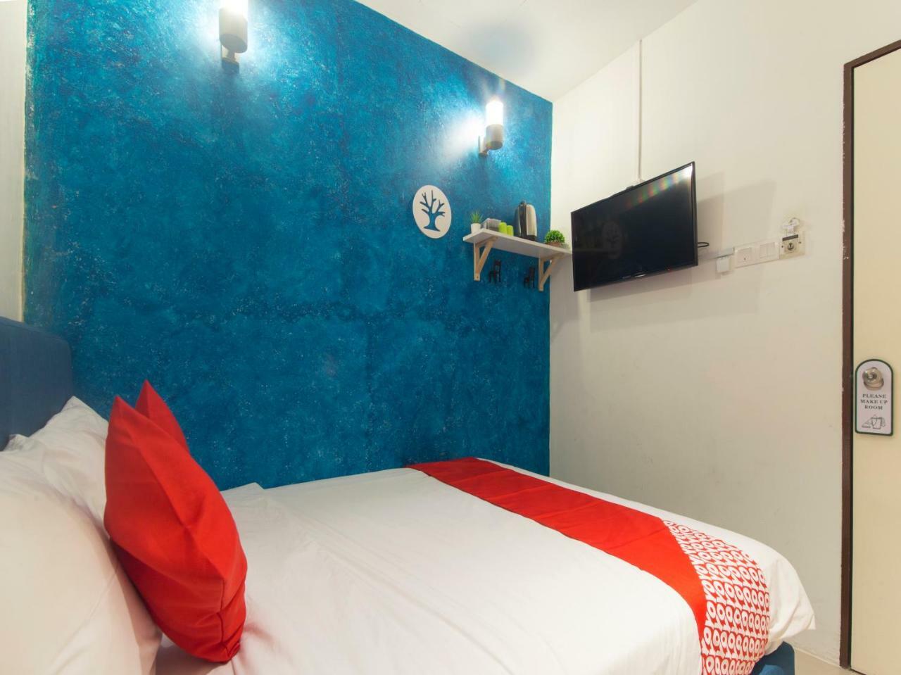 Oyo 90121 Summer House Bed & Cafe Hotel