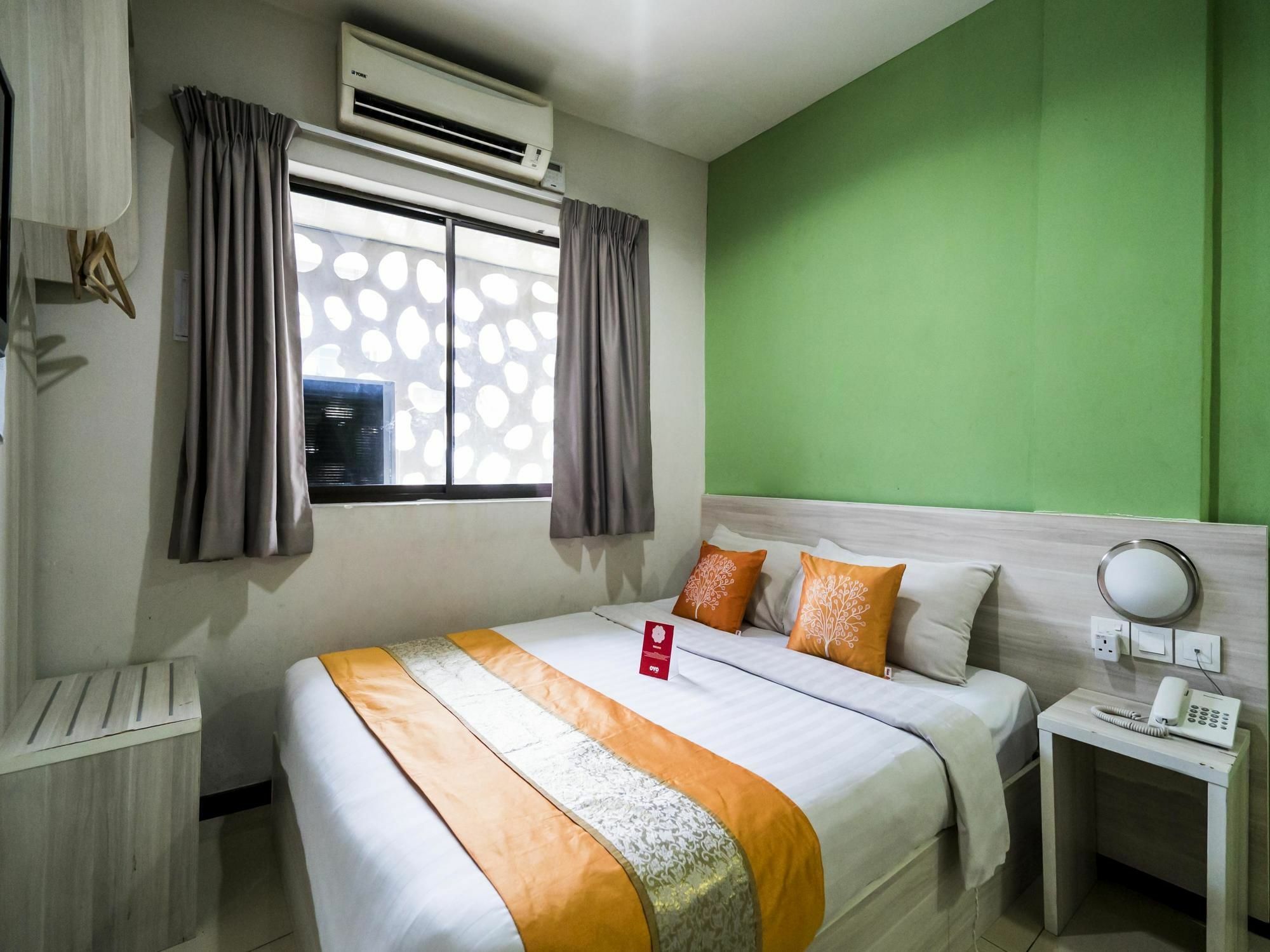 Oyo Pwtc Lrt Station Hotel 3*