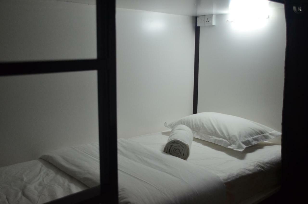Kl Skyline At 34 & Rooftop Infinity Skypool Hostel Kuala Lumpur