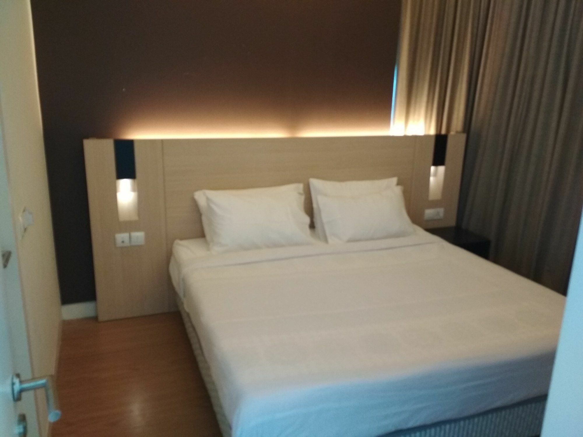 Apartment Queens Service At Swiss Garden Residences