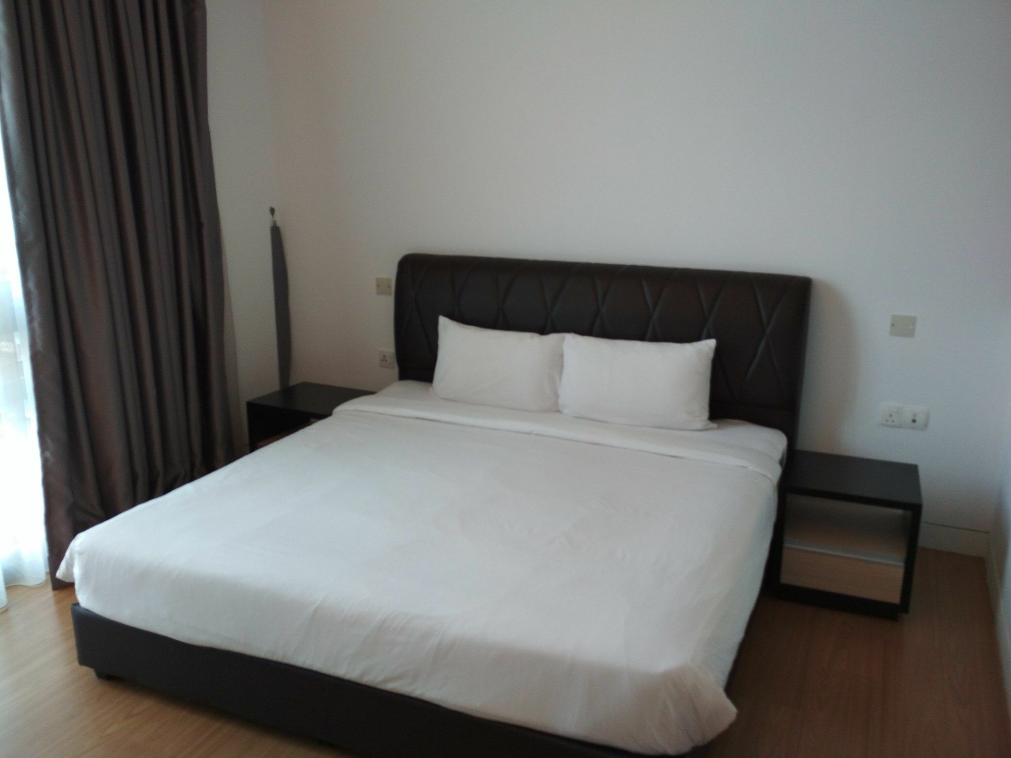 Apartment Queens Service At Swiss Garden Residences *
