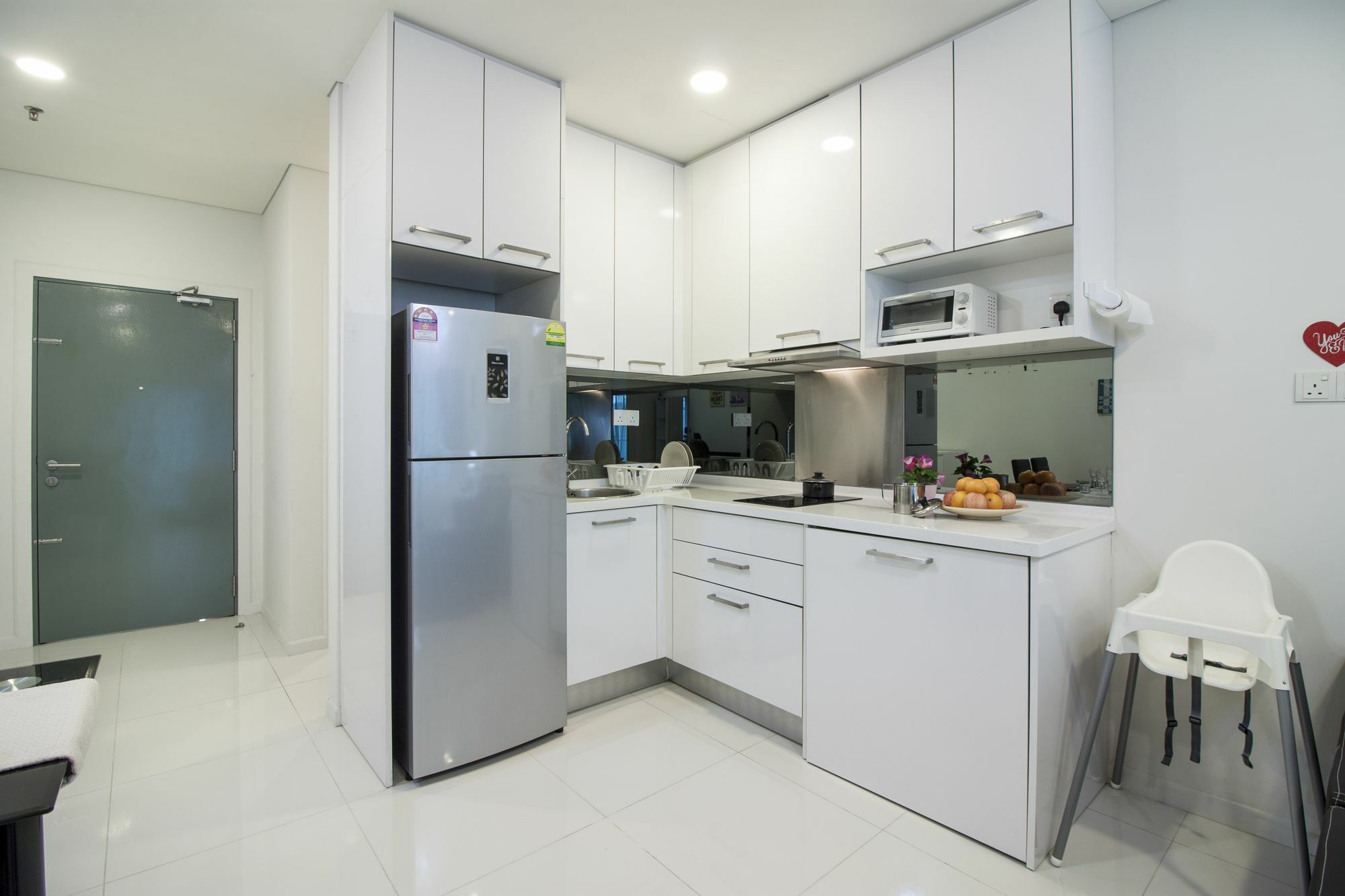 Summer By Plush Apartment