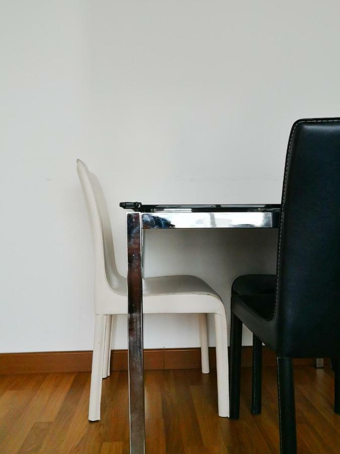Binjai 8 Kl Near Klcc With 3 Mins Walk To Train Station, Flexihome-My Homestay Kuala Lumpur