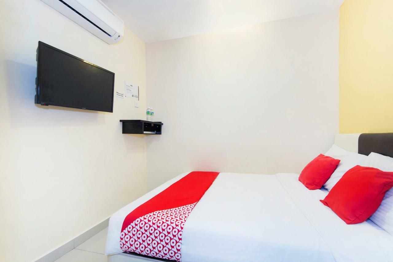 Oyo 220 Sri Maluri Hotel