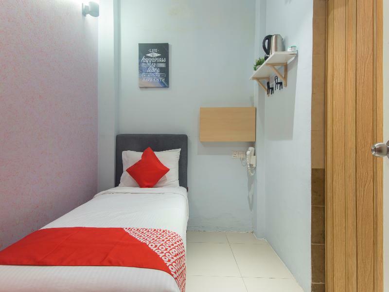 Summer House Bed & Cafe Hotel 2*