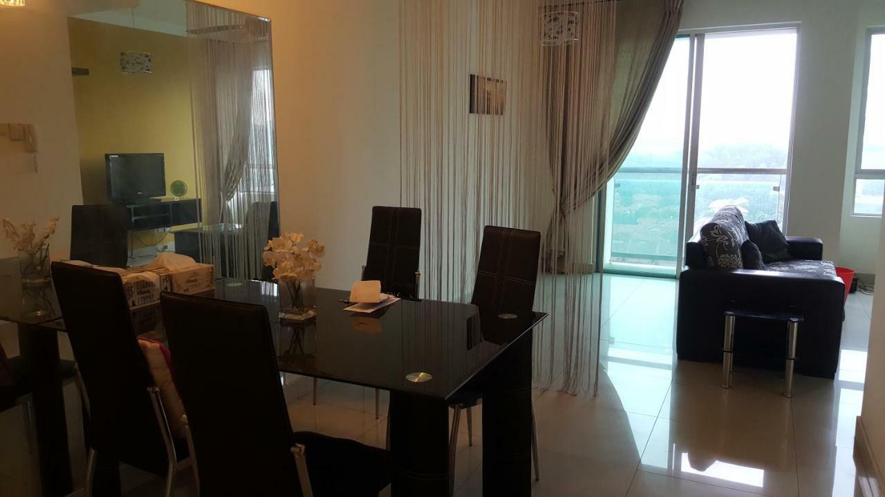1room Publika *