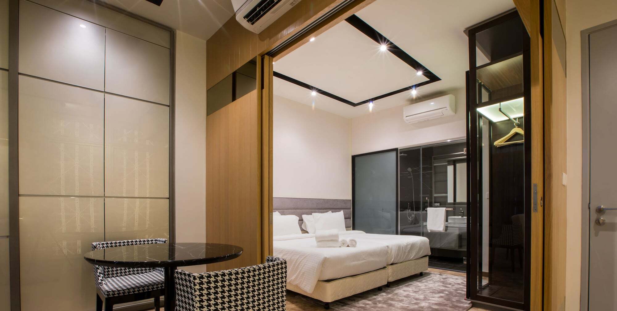 Hotel Expressionz Professional By Kl 4*