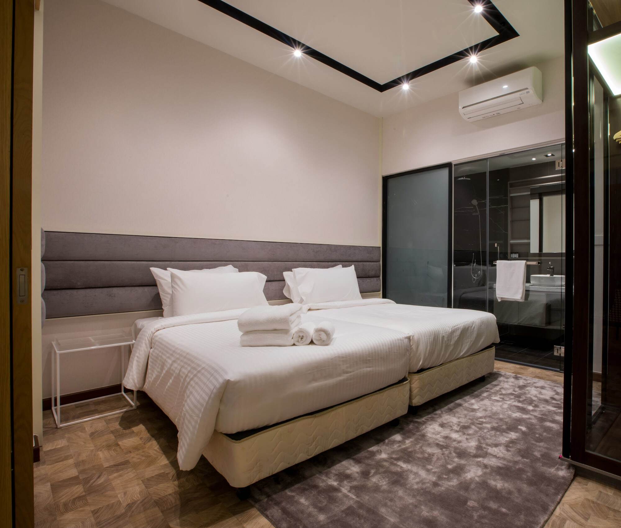 Hotel Expressionz Professional By Kl 4*
