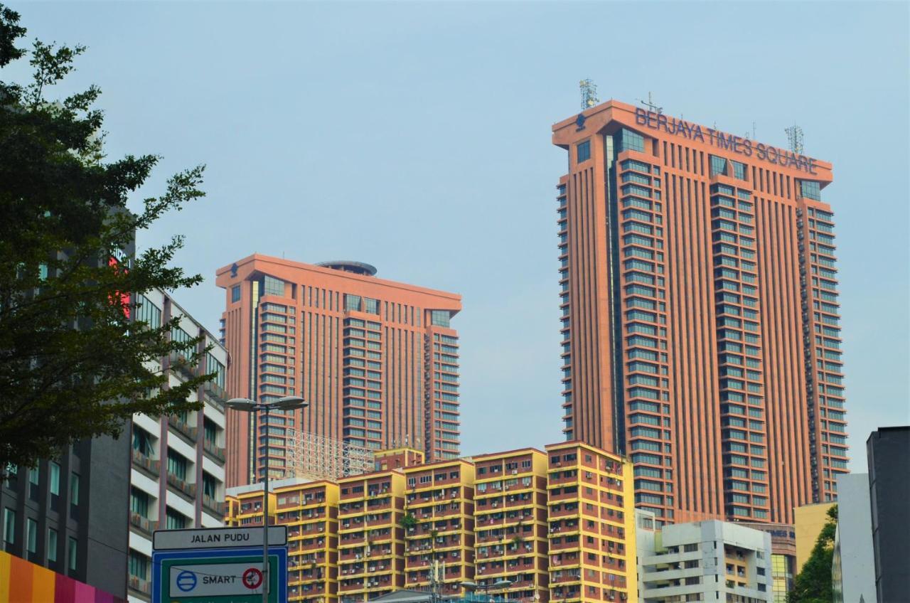 The Robertson By Kl Moonlight Suites Bukit Bintang Katil Kuala Lumpur