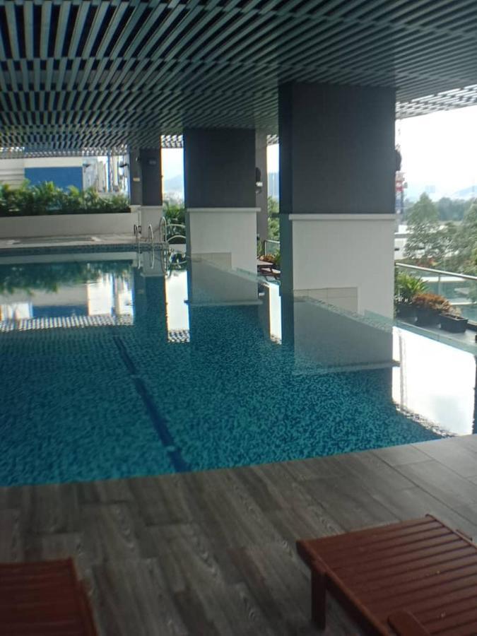 Vue Residences Service 6 Pax