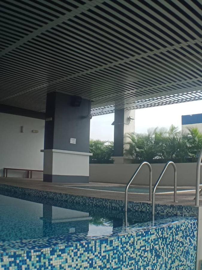 Vue Residences Service 6 Pax