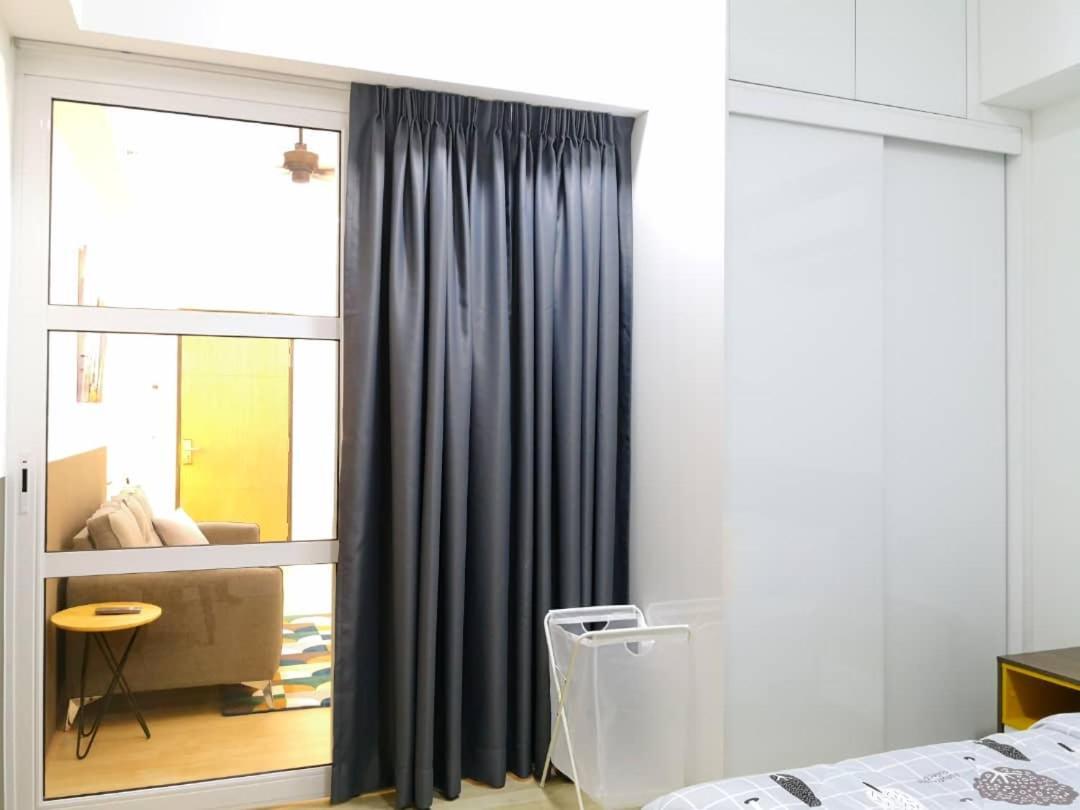 Revo At Aurora Place: Pavilion 2 Near Axiata Arena Apartment