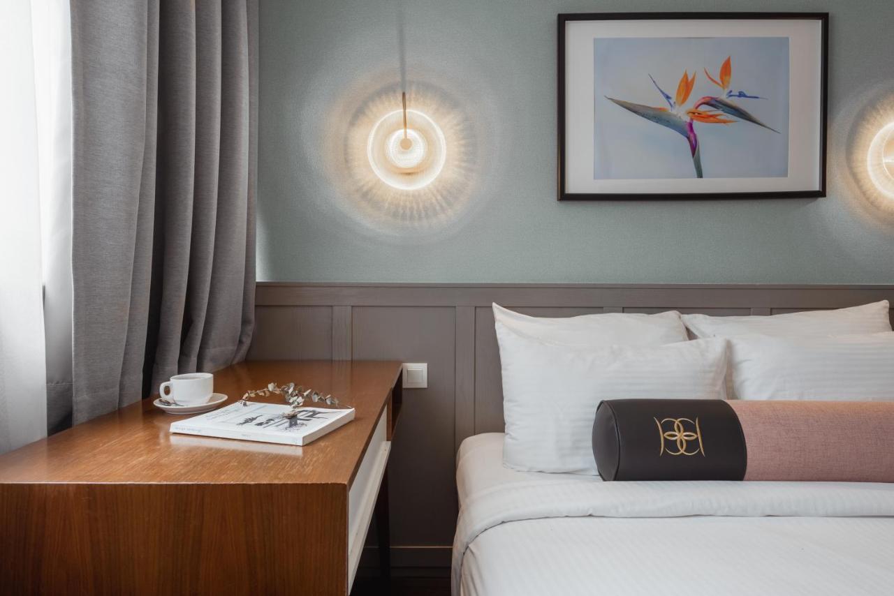 Hotel & Bella Boutique