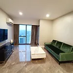 Platinum Suite 2 New Kl Cbd New Luxury Condo With Best Infinity View To Klcc Twin Towers Pool