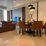 Two Bedroom Apartment Klcc With Rooftop Pool And City View