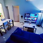 Private Lift With Kl View Netflix 500Mbps Internet Cozy Space And Privacy 1Bedroom 2 Beds 1 Bathroom