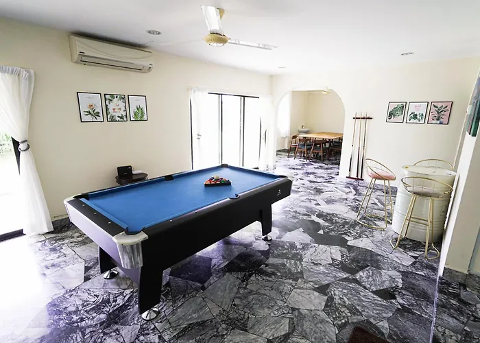 30 Pax Oug Bungalow With Swimming Pool