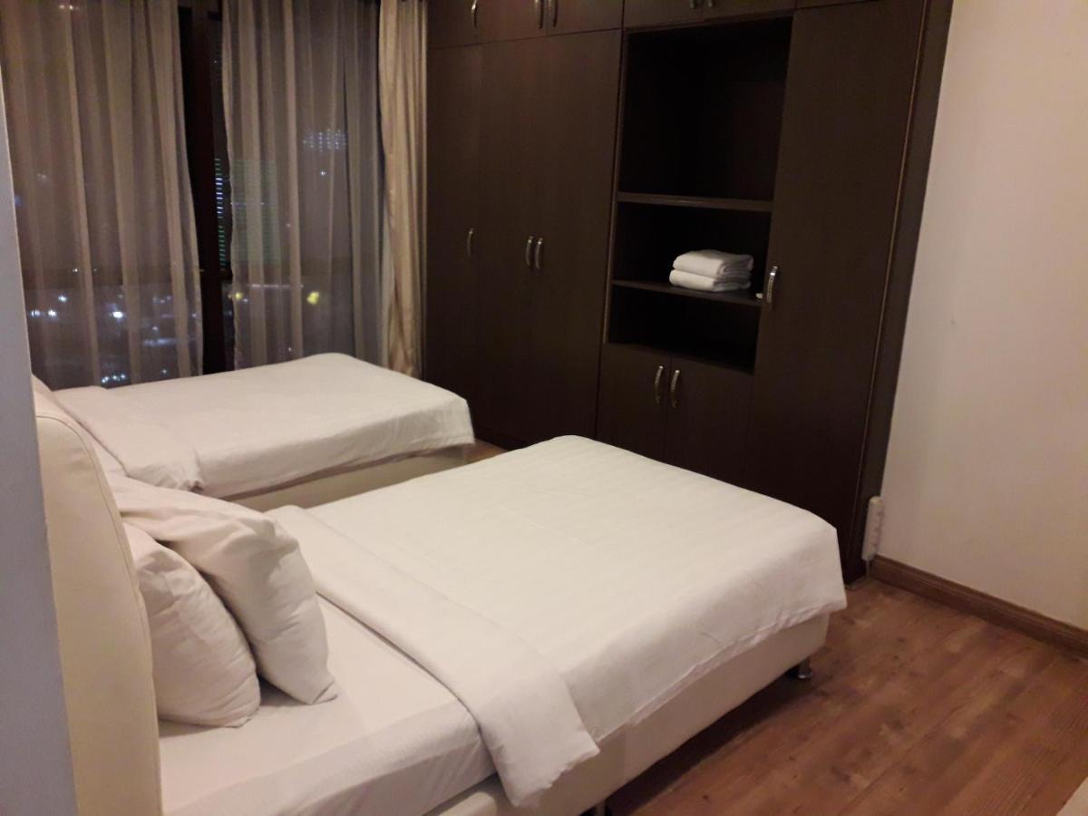 Golden Dream Service At Times Square Hotel