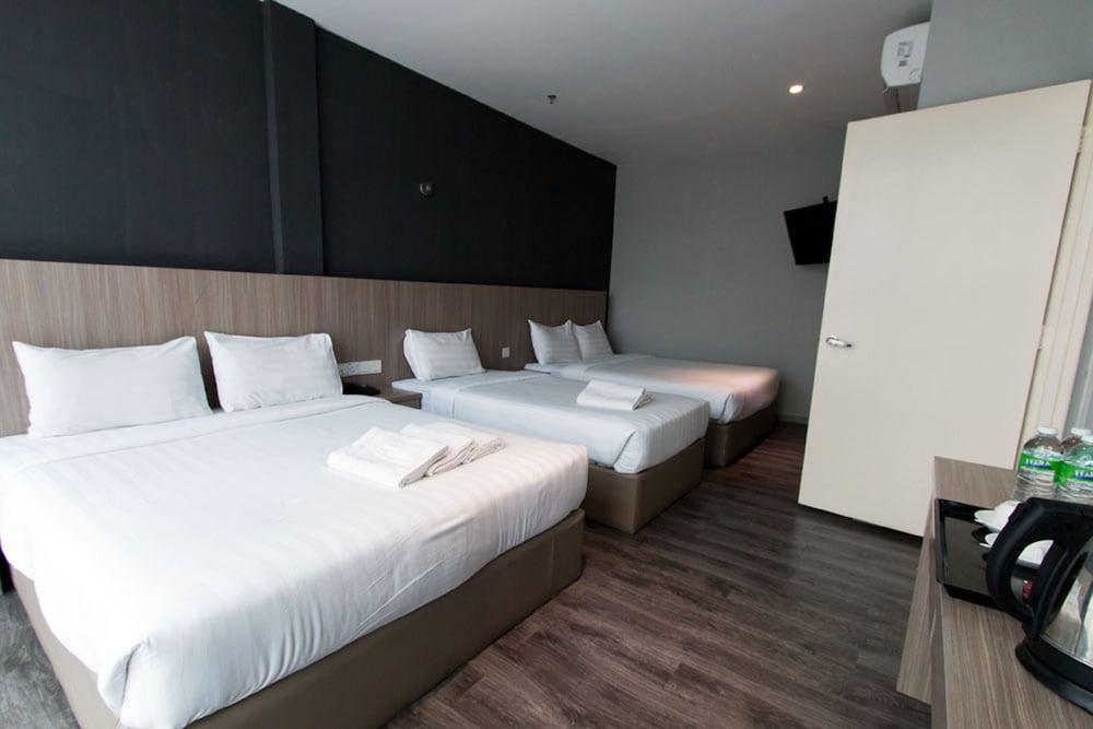99 Hotel 3*