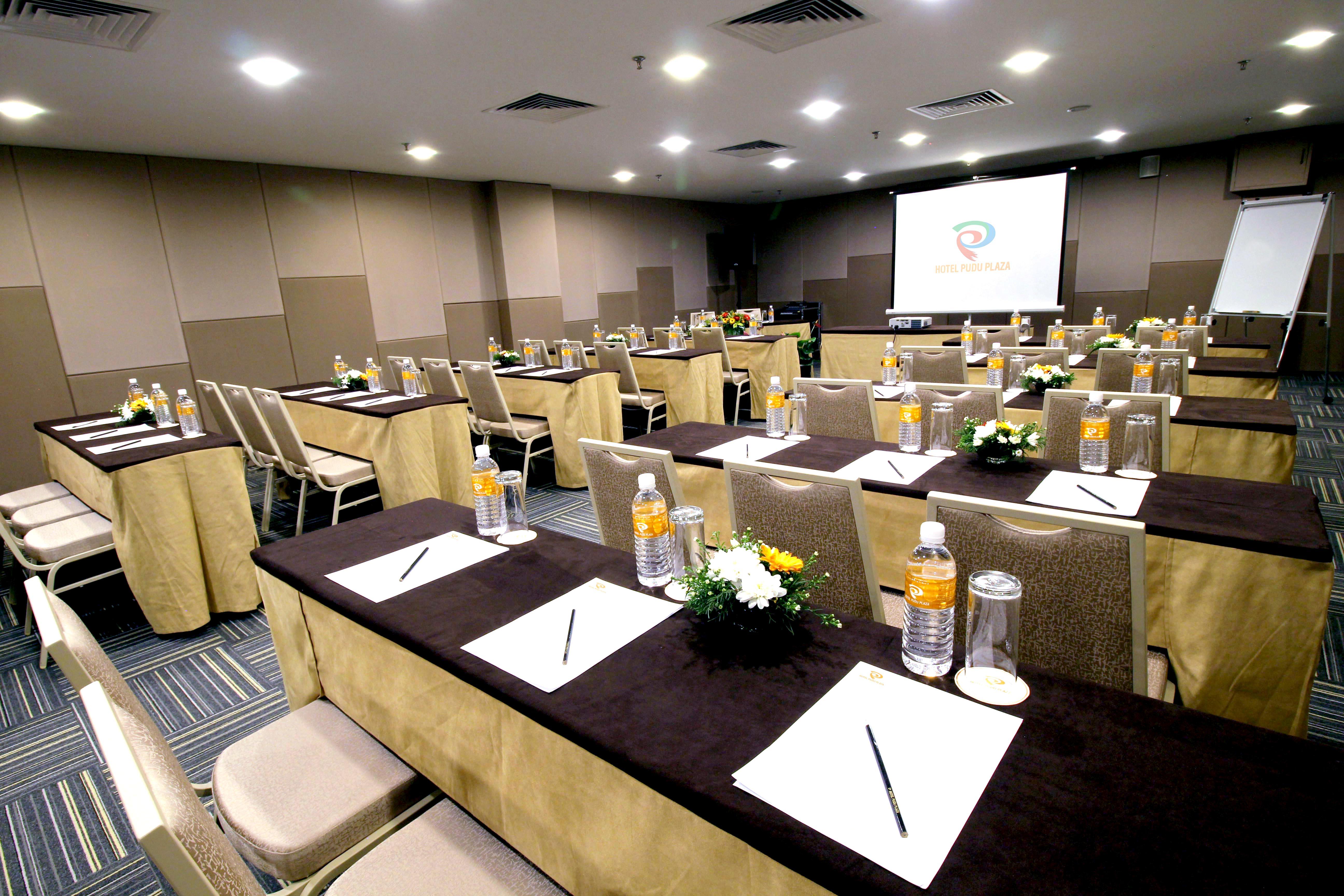 Pudu Plaza Hotel 3*