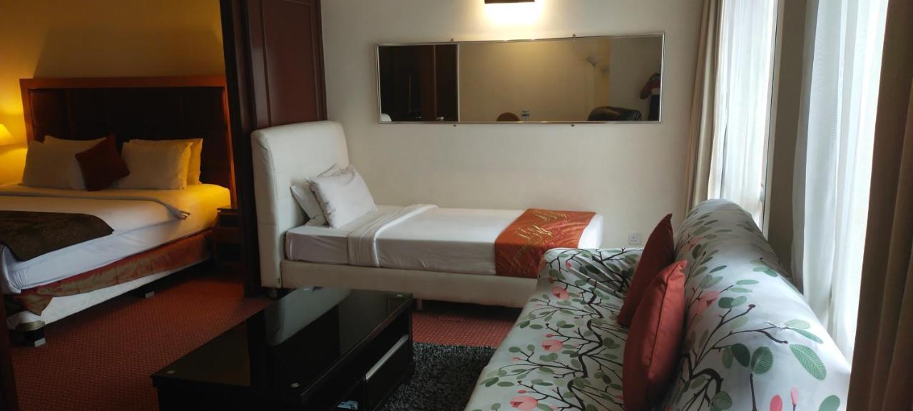 Hotel Bbs Suites At Times Square Kl 4*